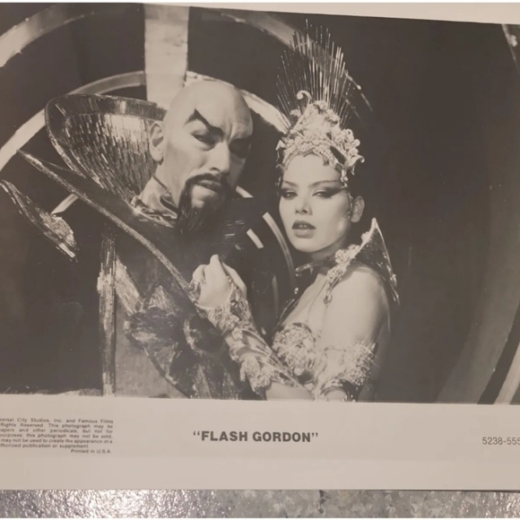 2 @ Flash Gordon  Universal Studio Production Notes  3 Photo Stills 1980 - Picture 4 of 6